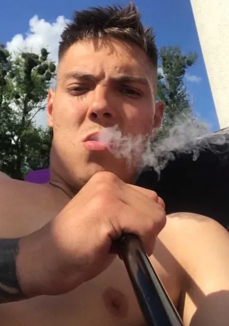 Я Александр, 26 років з Харкова, шукаю знайомства без зобов'язань