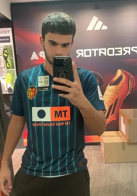 Soy Juan, 21 años, conociéndome para relación sin ataduras en Málaga