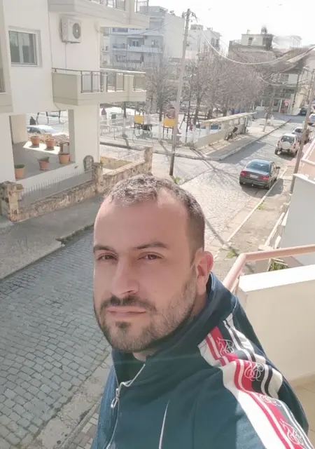 Simos из Афин, мне 30, познакомлюсь