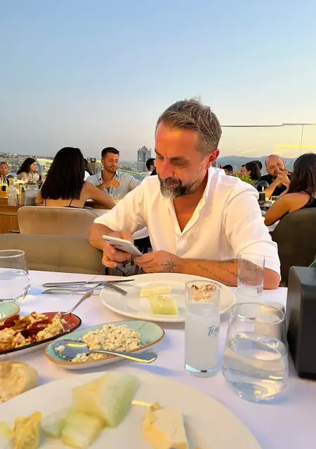 Я Ates, 49, знакомлюсь для приятного времяпровождения в Измире