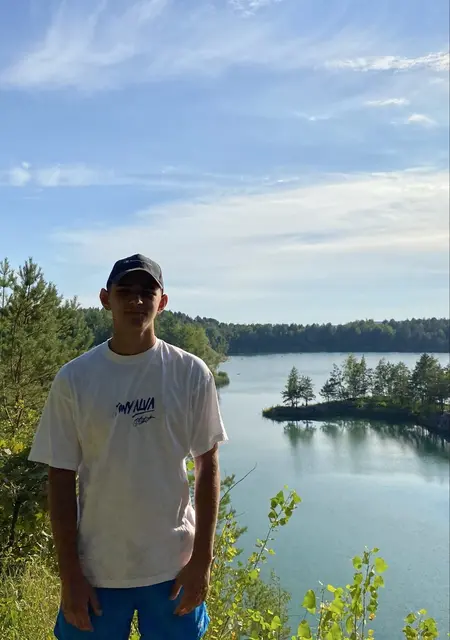 Я Максим, 23, знакомлюсь без обязательств в Краснограде