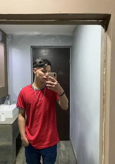 Adrian C из Мехикавших, ищу на сайте приятное времяпровождение