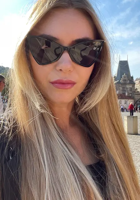 Анна из Женевы, ищу на сайте приятное времяпровождение