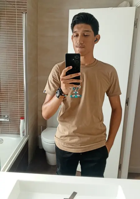 Soy Ronald Solo, 25 años, conociéndome para lío de una noche en Barcelona