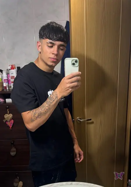 Soy Raul, 19 años de Murcia, busco conocer gente para lío de una noche