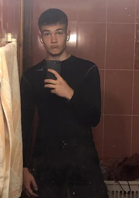 Миша з Житомира, мені 18 років, познайомлюсь на одну ніч