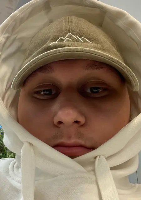 Я Максим, 18, знакомлюсь для дружбы в Астане