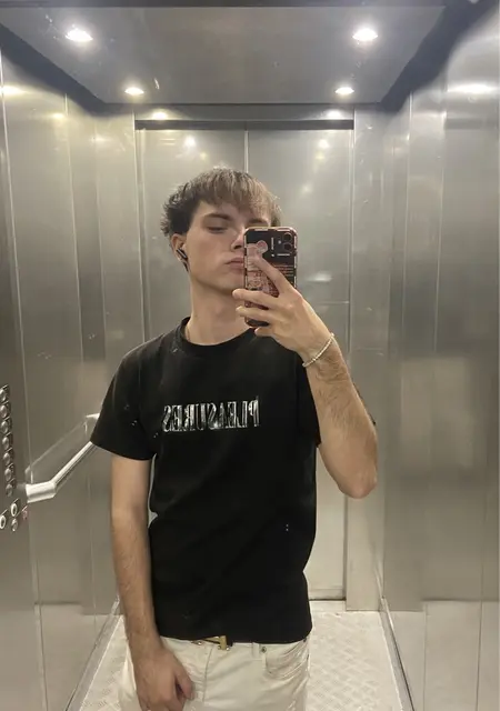 Я Ваня, 20 років з Львова, шукаю знайомство для дружби