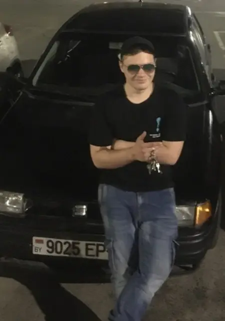 Я Димон, 20, из Бобруйска, ищу знакомства на одну ночь
