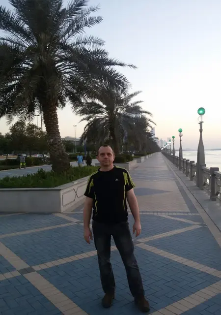 Я Евгений, 55 років з Маріуполя, шукаю знайомства без зобов'язань