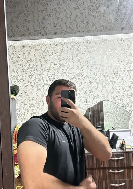 Я Рустам, 20, из Алматы, ищу знакомство для вирта