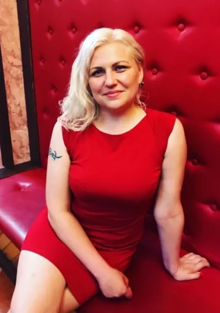 Я Ксения, 43, знакомлюсь на одну ночь в Донецке