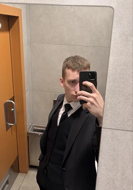 Я Владимир, 21, из Амстердама, ищу знакомство для постоянных отношений