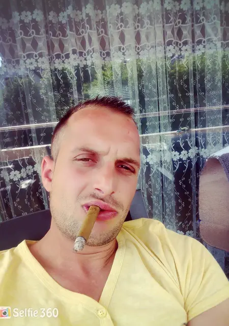 Liri из Цофингена, мне 33, познакомлюсь для приятного времяпровождения