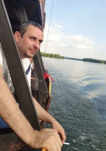 Игорь из Никополя, мне 25, познакомлюсь для приятного времяпровождения