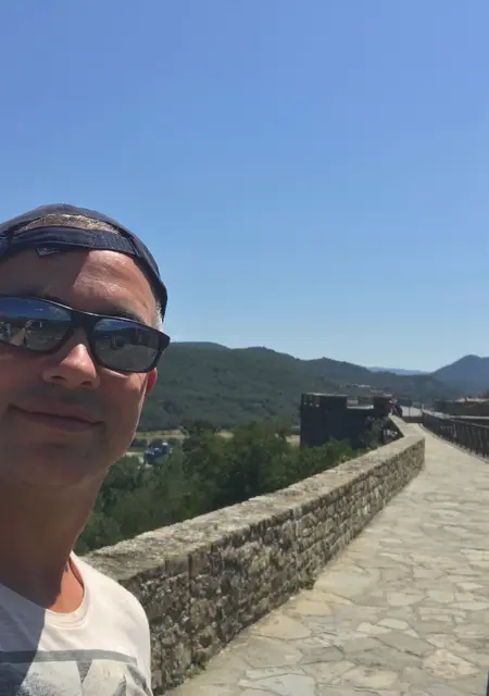 Soy Unm, 48 años de Barcelona, busco conocer gente para chatear