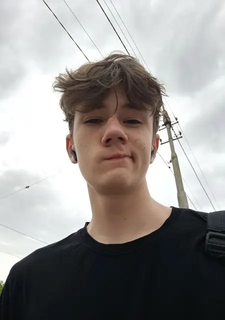 Евгений из Лондона, мне 20, познакомлюсь без обязательств