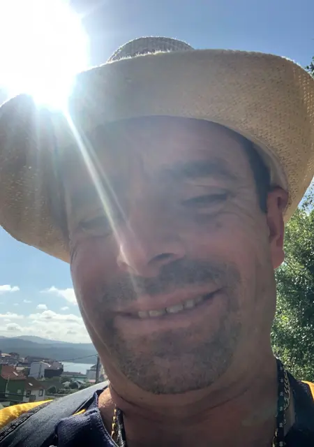 Yo Y Punto de La Coruña, tengo 50 años, listo para conocer para relación sin ataduras