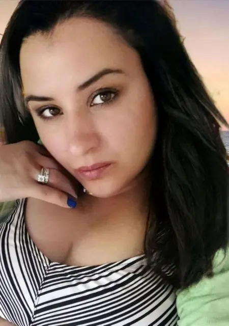 Я Elena, 37, знакомлюсь в Бухаресте