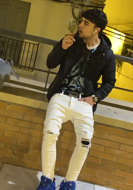 Soy Bernardo, 22 años de Málaga, busco conocer gente para chatear