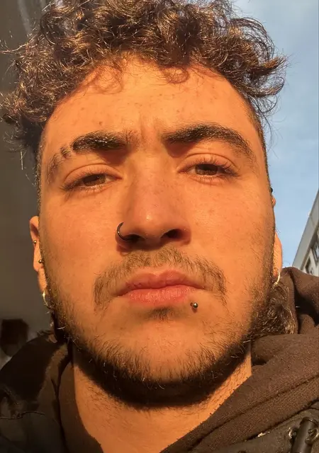 Iker из Cambre, ищу на сайте знакомства на одну ночь