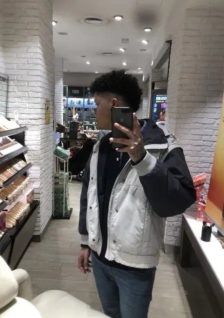 Soy Dani, 23 años de Sevilla, busco conocer gente para pasatiempo agradable