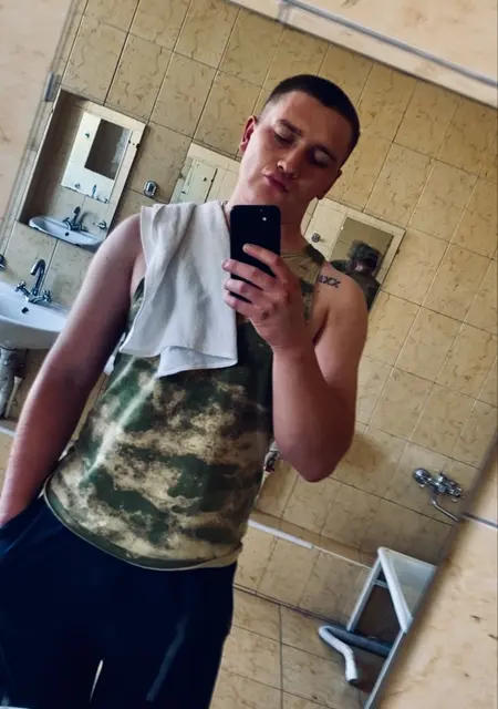 Я Дмитрий, 23, из Салоников, ищу знакомства без обязательств