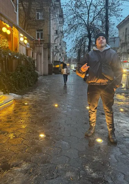 Я Андрей, 18 років з Запоріжжя, шукаю знайомство для приємного проведення часу