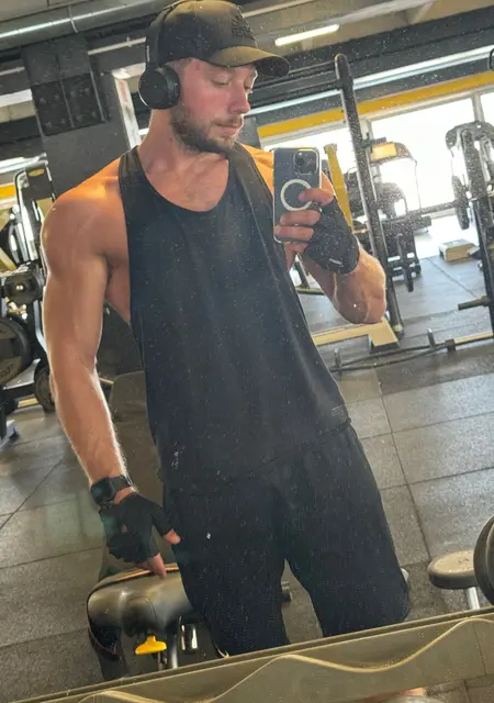 Я Riccardo, 29, из Рима, ищу знакомство для вирта