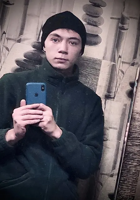 Я Максим, 21 років, знайомлюсь без зобов'язань у Дніпрі