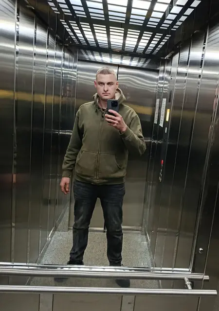 Я Артем, 24, из Днепра, ищу знакомства без обязательств