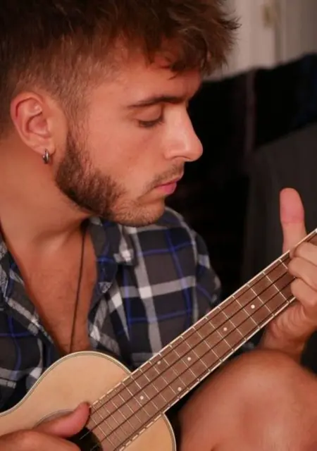 Victor из Парижа, мне 26, познакомлюсь