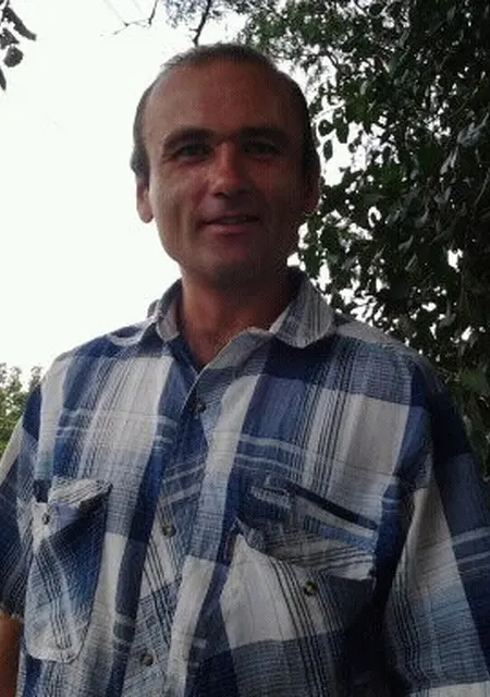 Я Валентин, 42 років з Новотроїцьке, шукаю знайомство для вірт