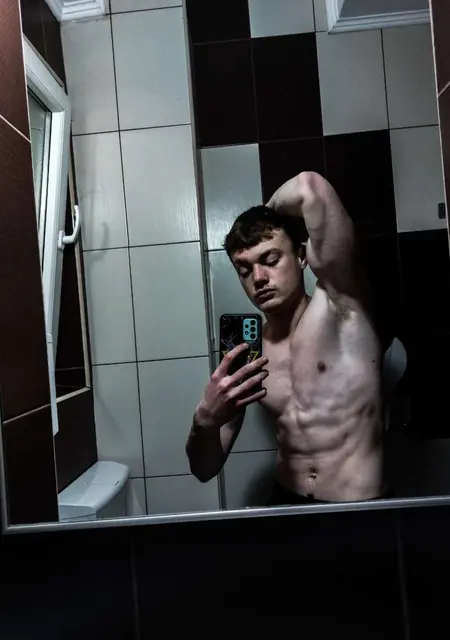 Cosmin из Сучавы, мне 21, познакомлюсь на одну ночь