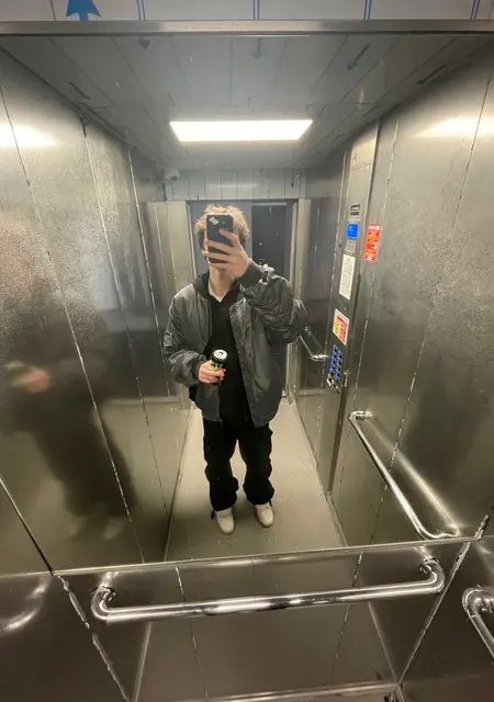 Nikita з Львова, шукаю на сайті спілкування