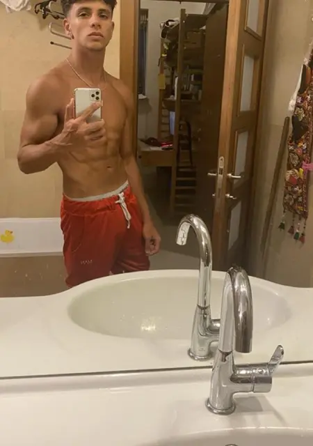 Tony из Кфар-Сава, мне 25, познакомлюсь на одну ночь