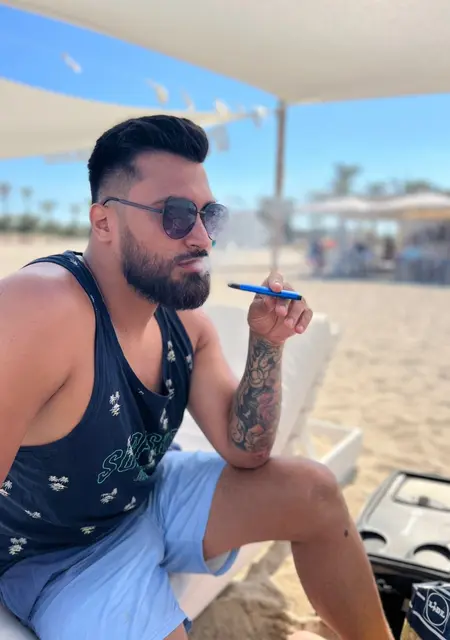 Zurdo de Torrelavega, tengo 33 años, listo para conocer para relación sin ataduras