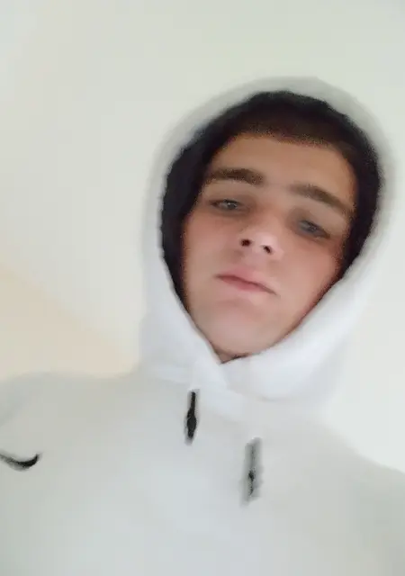 Я Максим, 24, знакомлюсь на одну ночь в Дятлово