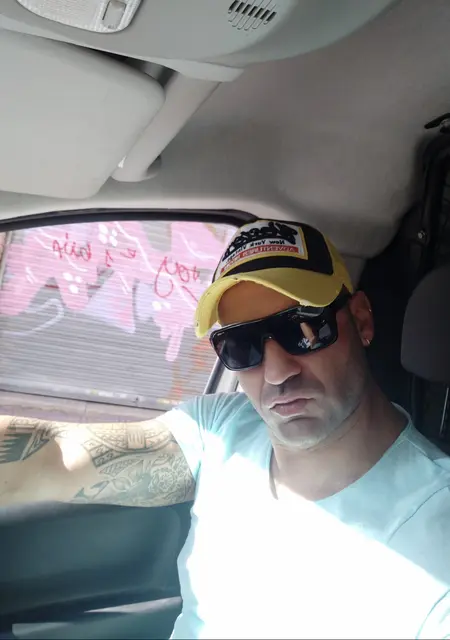 Soy Rayner, 43 años de Madrid, busco conocer gente para pasatiempo agradable