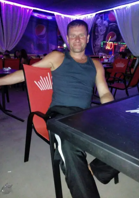 Я Руслан, 50 років з Львова, шукаю знайомства на одну ніч