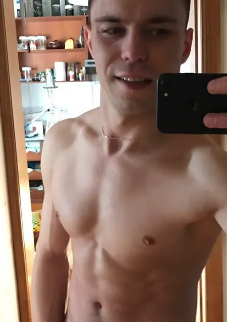 Я Johnny, 34, из Киля, ищу знакомства на одну ночь