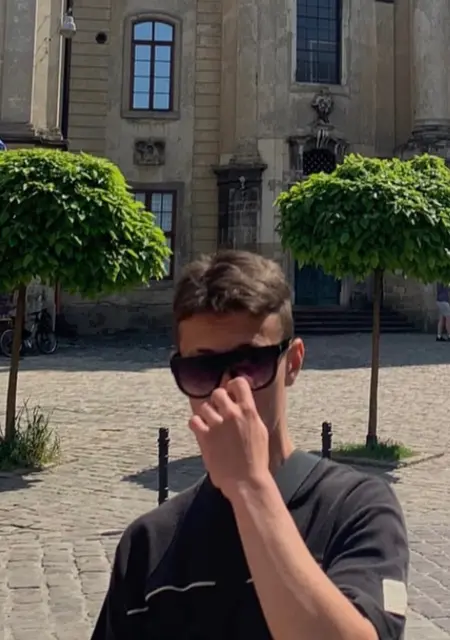 Я Влад, 21 років, знайомлюсь на одну ніч у Луцьку