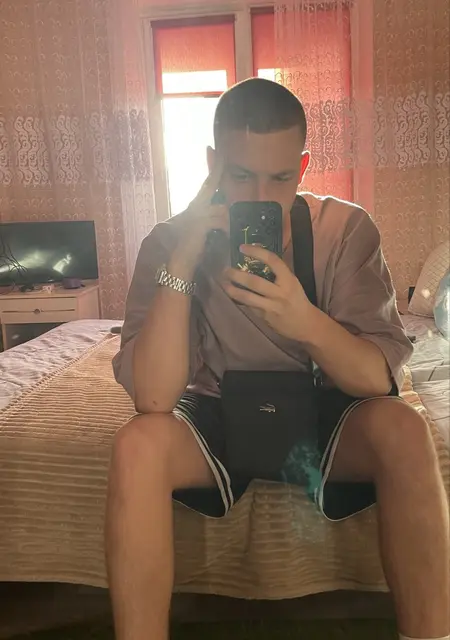 Кирилл из Севенокс, ищу на сайте знакомства без обязательств