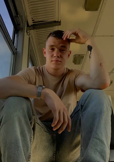 Артур из Гродно, мне 19, познакомлюсь на одну ночь