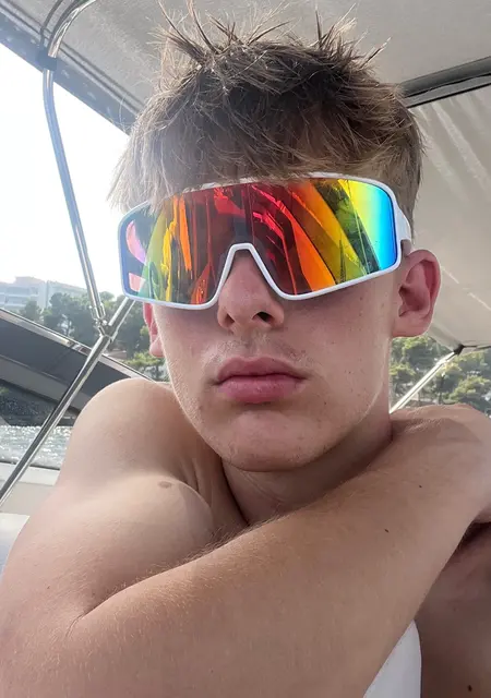 Soy Izan, 18 años de Palma de Mallorca, busco conocer gente para chatear