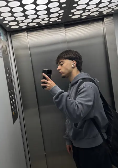 Yeyits de Torremolinos, tengo 22 años, listo para conocer para conversación virtual