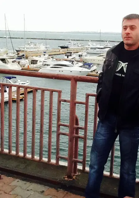 Я Артур, 41 років з Авдіївки, шукаю знайомства на одну ніч