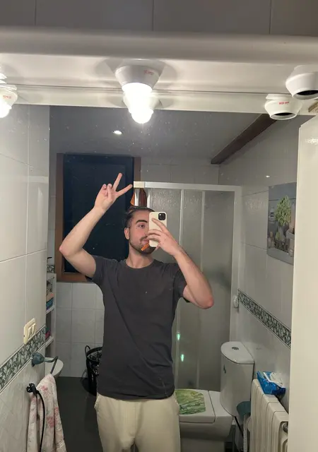 Я Adrian, 24, знакомлюсь для общения в Мадриде