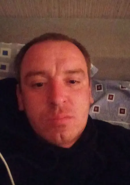 Я Александр, 36 років з Львова, шукаю знайомства без зобов'язань