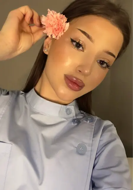 Валя из Амстердама, ищу на сайте знакомства без обязательств